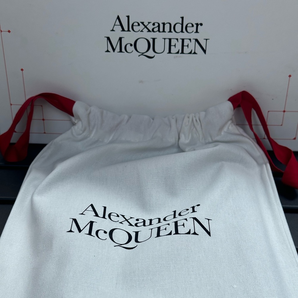 Alexander McQueen Black Skull Envelope Clutch Bag - Picture 14 of 14
